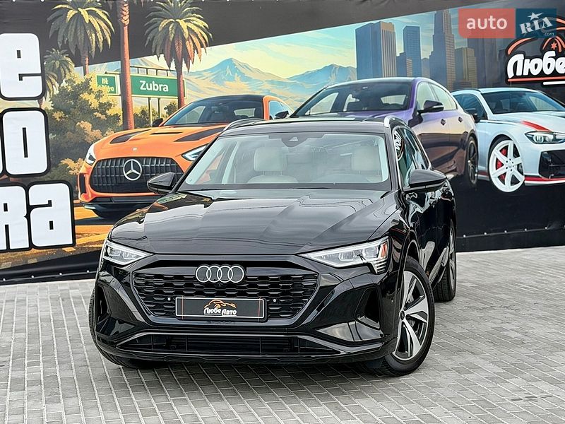 Позашляховик / Кросовер Audi Q8 e-tron 2023 в Львові
