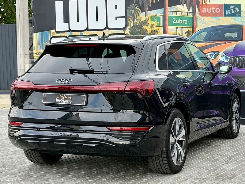 Позашляховик / Кросовер Audi Q8 e-tron 2023 в Львові