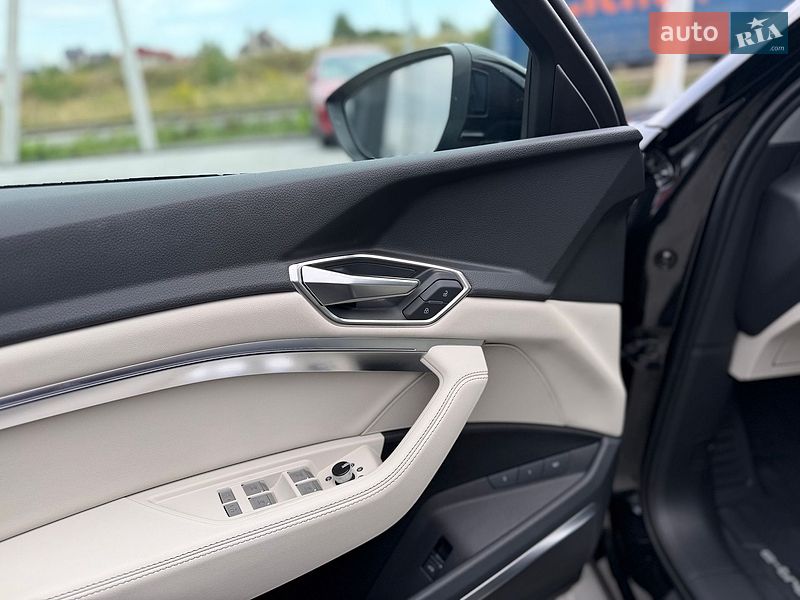 Позашляховик / Кросовер Audi Q8 e-tron 2023 в Львові