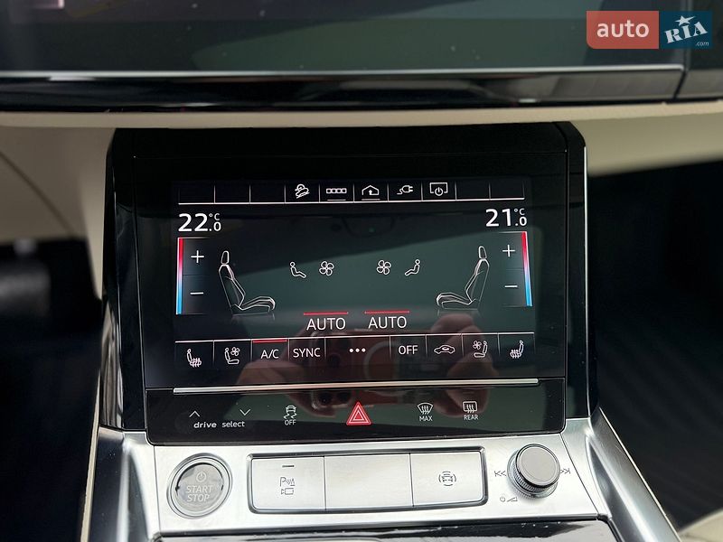 Позашляховик / Кросовер Audi Q8 e-tron 2023 в Львові