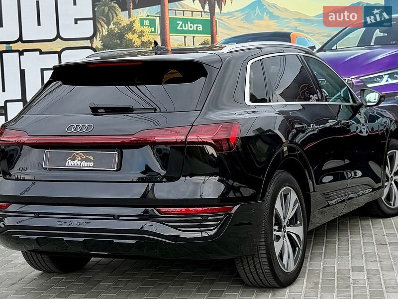 Позашляховик / Кросовер Audi Q8 e-tron 2023 в Львові