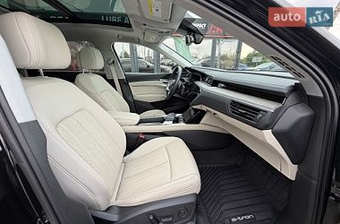 Позашляховик / Кросовер Audi Q8 e-tron 2023 в Львові