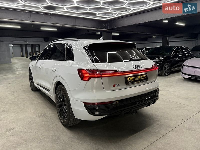 Внедорожник / Кроссовер Audi Q8 e-tron 2023 в Ивано-Франковске