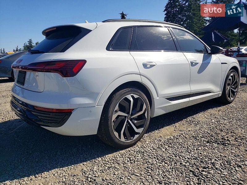 Позашляховик / Кросовер Audi Q8 e-tron 2024 в Львові