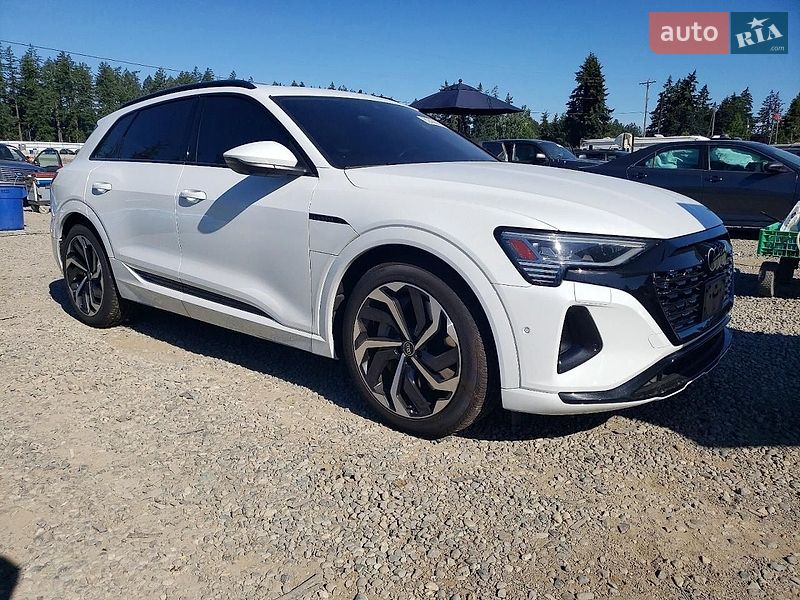 Позашляховик / Кросовер Audi Q8 e-tron 2024 в Львові