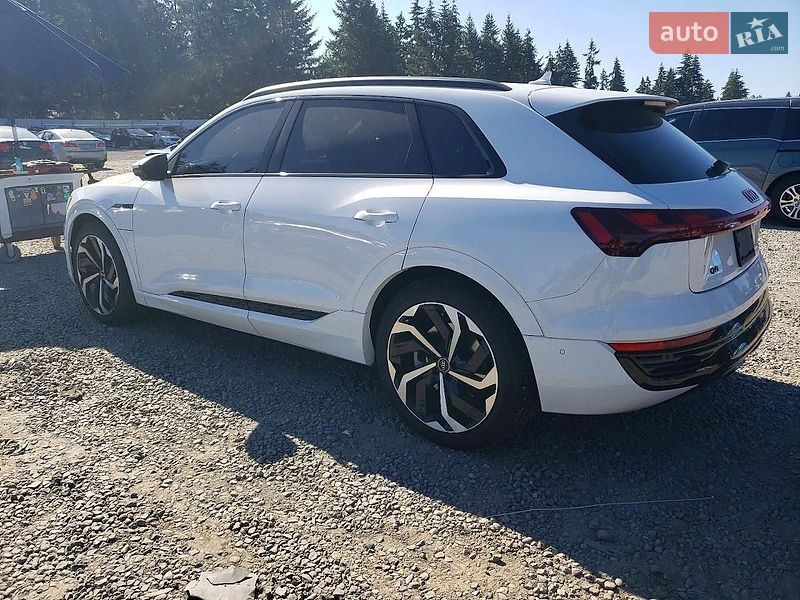 Позашляховик / Кросовер Audi Q8 e-tron 2024 в Львові
