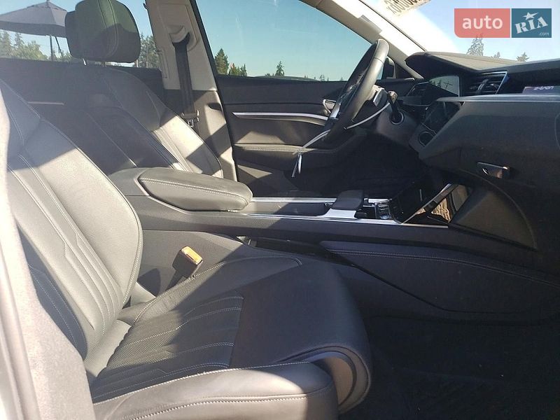 Позашляховик / Кросовер Audi Q8 e-tron 2024 в Львові