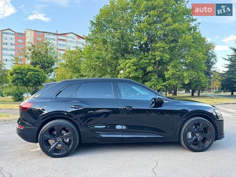 Позашляховик / Кросовер Audi Q8 e-tron 2023 в Рівному