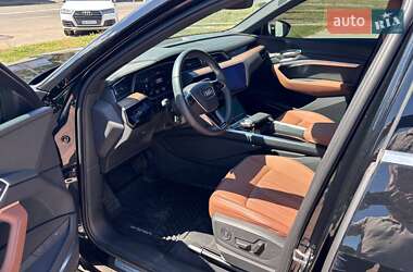 Внедорожник / Кроссовер Audi Q8 Sportback e-tron 2023 в 