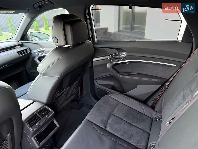 Внедорожник / Кроссовер Audi Q8 Sportback e-tron 2023 в Черновцах