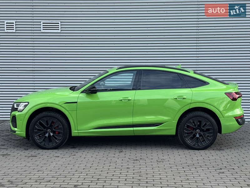 Позашляховик / Кросовер Audi Q8 Sportback e-tron 2023 в Рівному