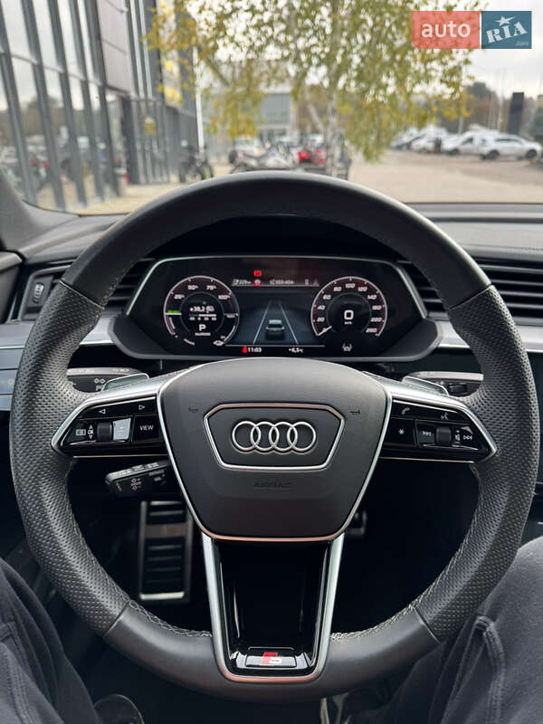 Позашляховик / Кросовер Audi Q8 Sportback e-tron 2023 в Рівному