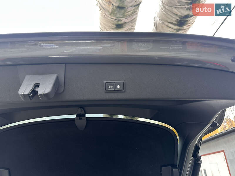 Внедорожник / Кроссовер Audi Q8 Sportback e-tron 2023 в Киеве