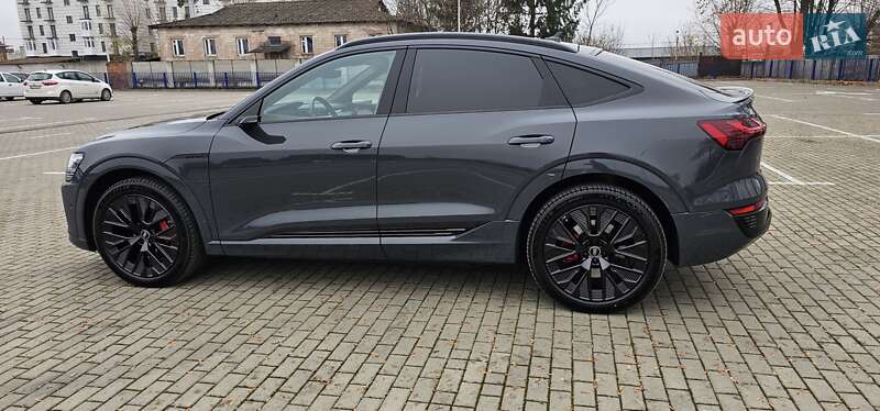 Позашляховик / Кросовер Audi Q8 Sportback e-tron 2024 в Тернополі
