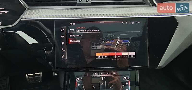 Позашляховик / Кросовер Audi Q8 Sportback e-tron 2024 в Тернополі