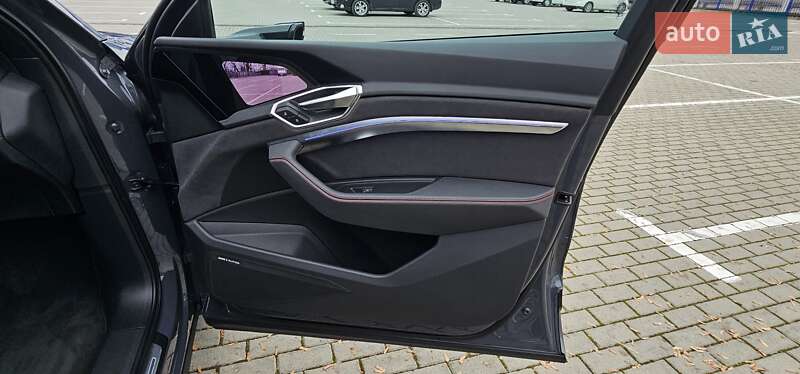Позашляховик / Кросовер Audi Q8 Sportback e-tron 2024 в Тернополі
