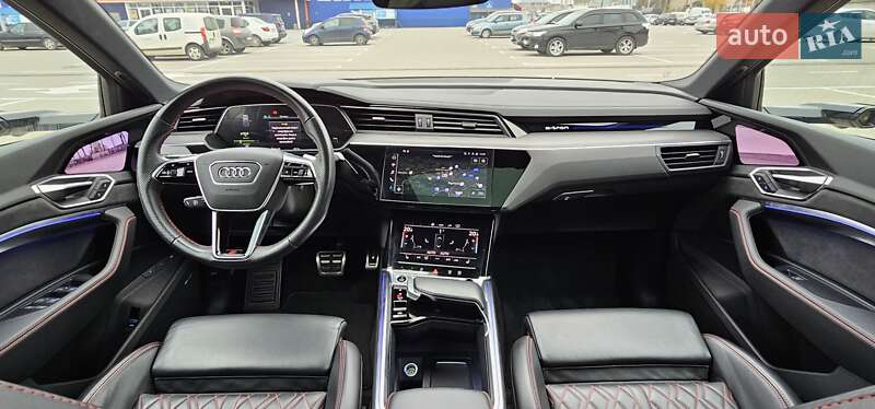 Позашляховик / Кросовер Audi Q8 Sportback e-tron 2024 в Тернополі