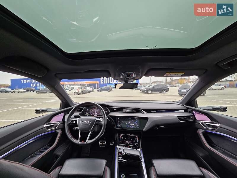 Позашляховик / Кросовер Audi Q8 Sportback e-tron 2024 в Тернополі