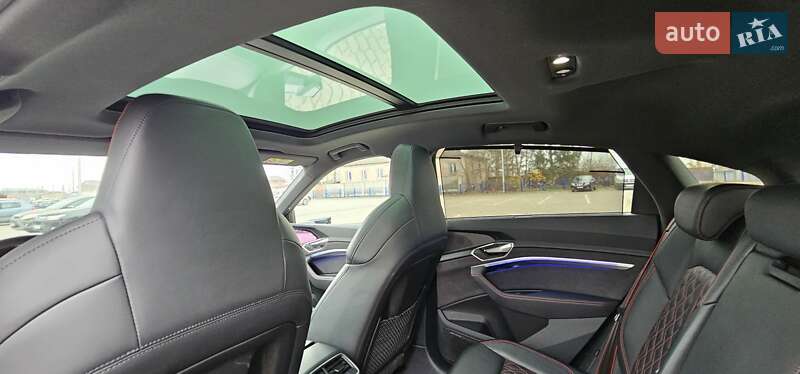 Позашляховик / Кросовер Audi Q8 Sportback e-tron 2024 в Тернополі