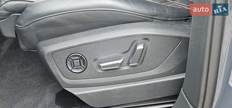 Позашляховик / Кросовер Audi Q8 Sportback e-tron 2024 в Тернополі