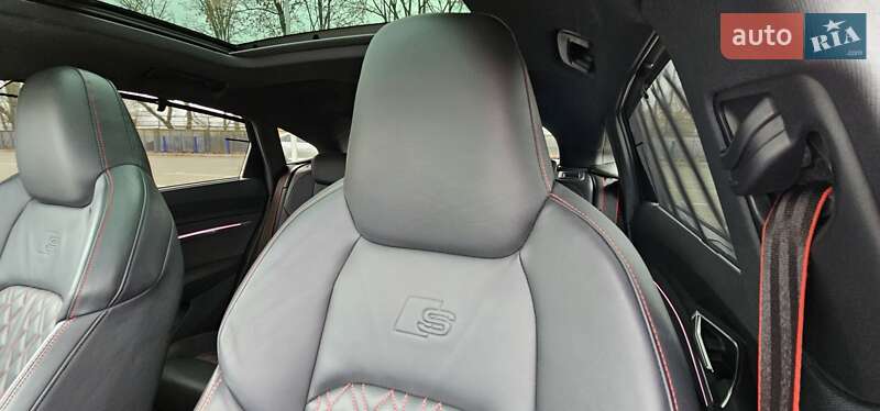 Позашляховик / Кросовер Audi Q8 Sportback e-tron 2024 в Тернополі