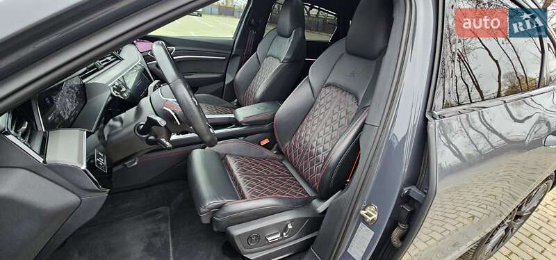 Позашляховик / Кросовер Audi Q8 Sportback e-tron 2024 в Тернополі