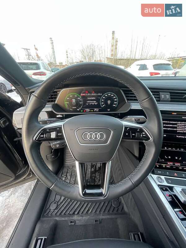 Позашляховик / Кросовер Audi Q8 Sportback e-tron 2023 в Львові