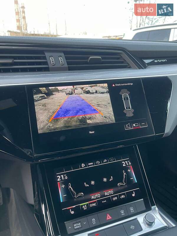 Позашляховик / Кросовер Audi Q8 Sportback e-tron 2023 в Львові