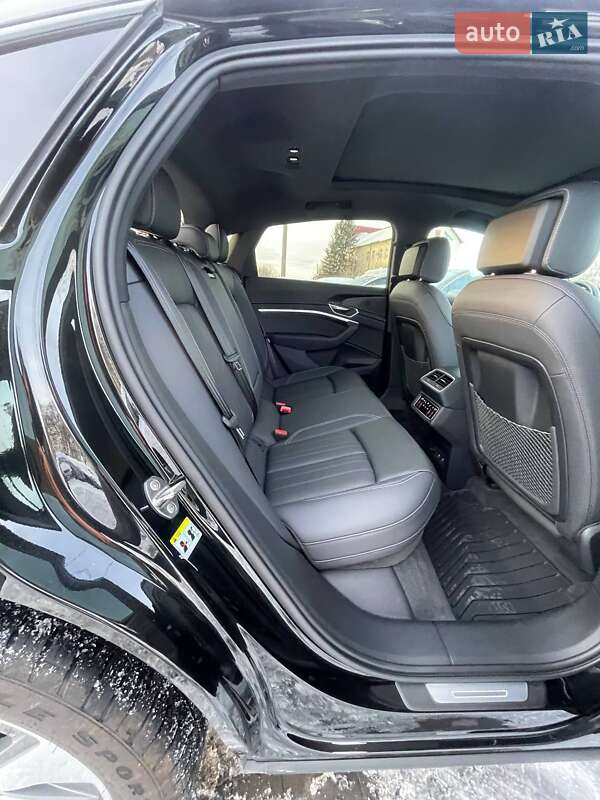 Позашляховик / Кросовер Audi Q8 Sportback e-tron 2023 в Львові