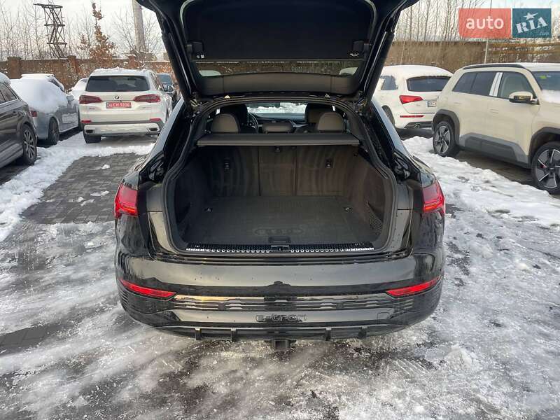 Позашляховик / Кросовер Audi Q8 Sportback e-tron 2023 в Львові