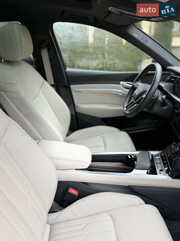 Внедорожник / Кроссовер Audi Q8 Sportback e-tron 2024 в Черновцах
