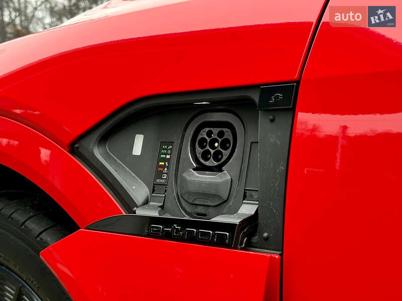 Внедорожник / Кроссовер Audi Q8 Sportback e-tron 2023 в Днепре