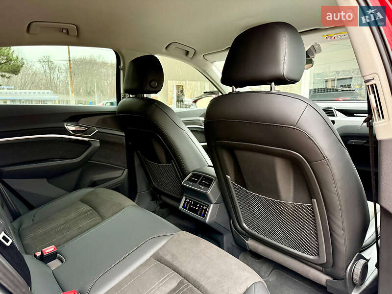 Внедорожник / Кроссовер Audi Q8 Sportback e-tron 2023 в Днепре