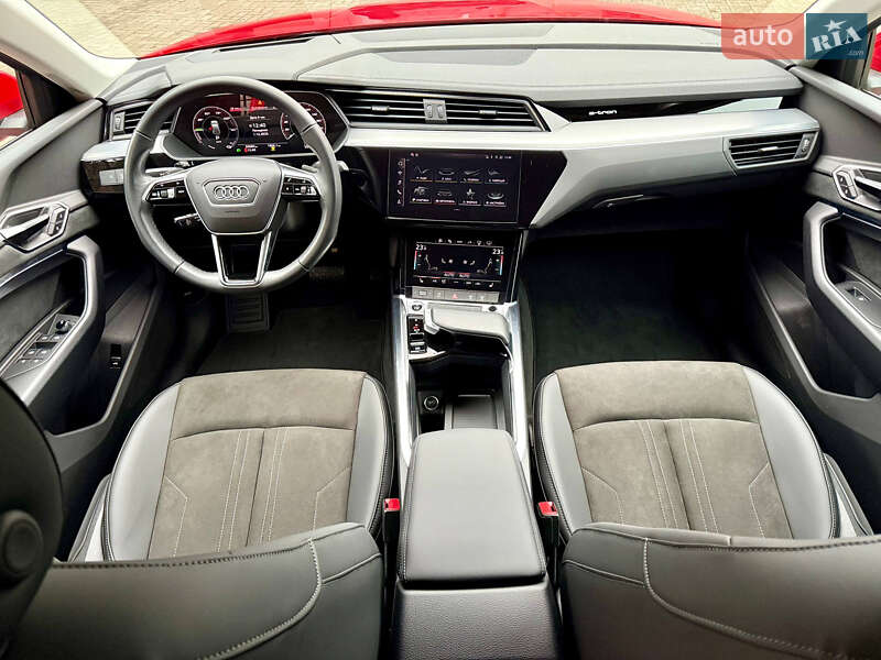 Внедорожник / Кроссовер Audi Q8 Sportback e-tron 2023 в Днепре