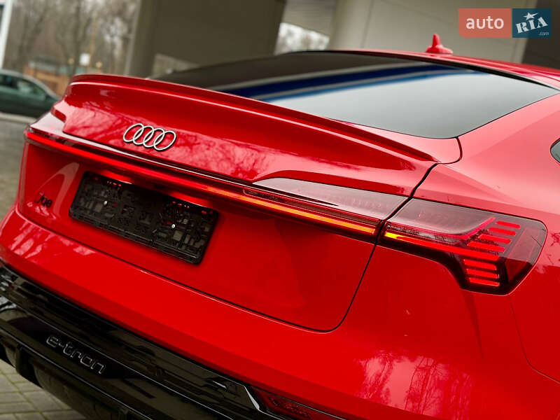 Внедорожник / Кроссовер Audi Q8 Sportback e-tron 2023 в Днепре