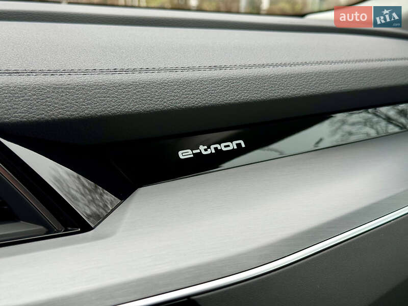 Внедорожник / Кроссовер Audi Q8 Sportback e-tron 2023 в Днепре