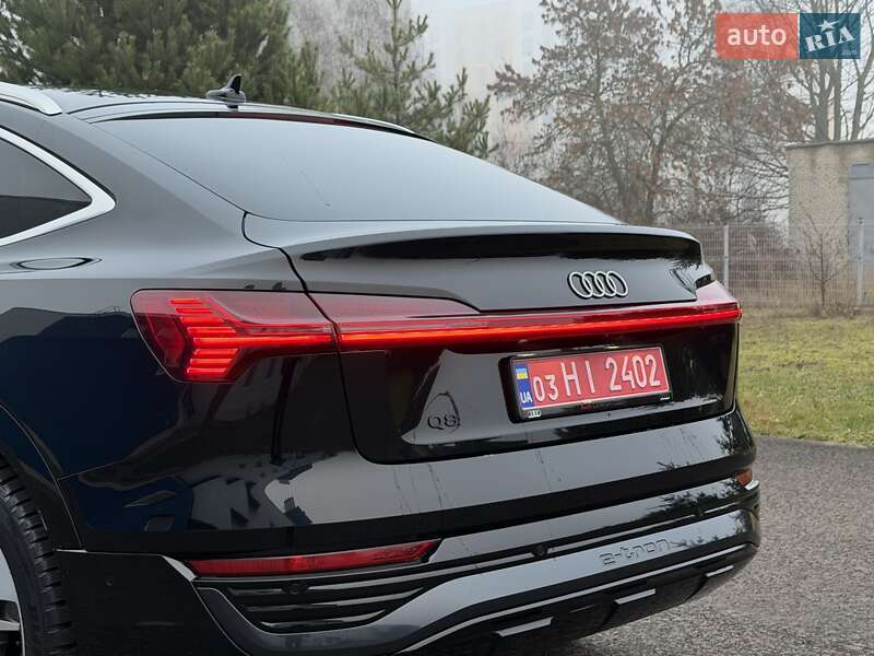 Позашляховик / Кросовер Audi Q8 Sportback e-tron 2024 в Ковелі