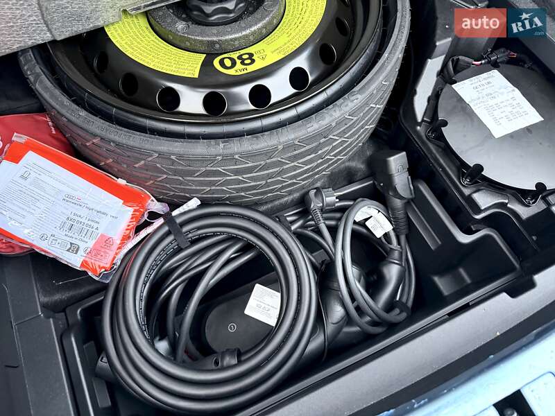 Позашляховик / Кросовер Audi Q8 Sportback e-tron 2024 в Ковелі