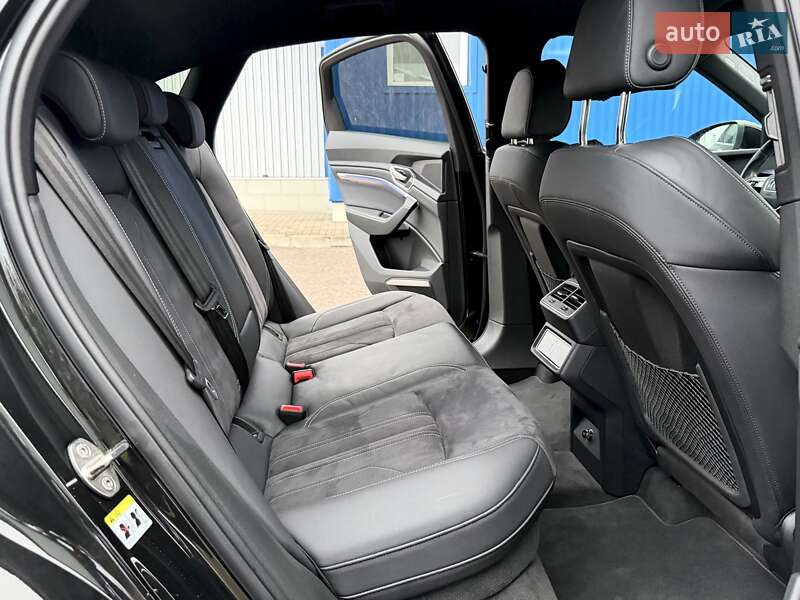 Позашляховик / Кросовер Audi Q8 Sportback e-tron 2024 в Ковелі