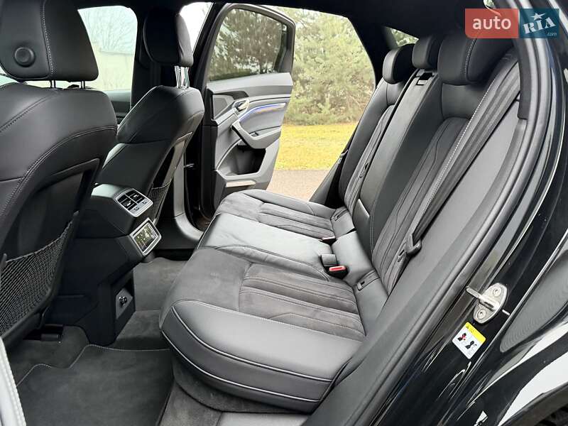 Позашляховик / Кросовер Audi Q8 Sportback e-tron 2024 в Ковелі