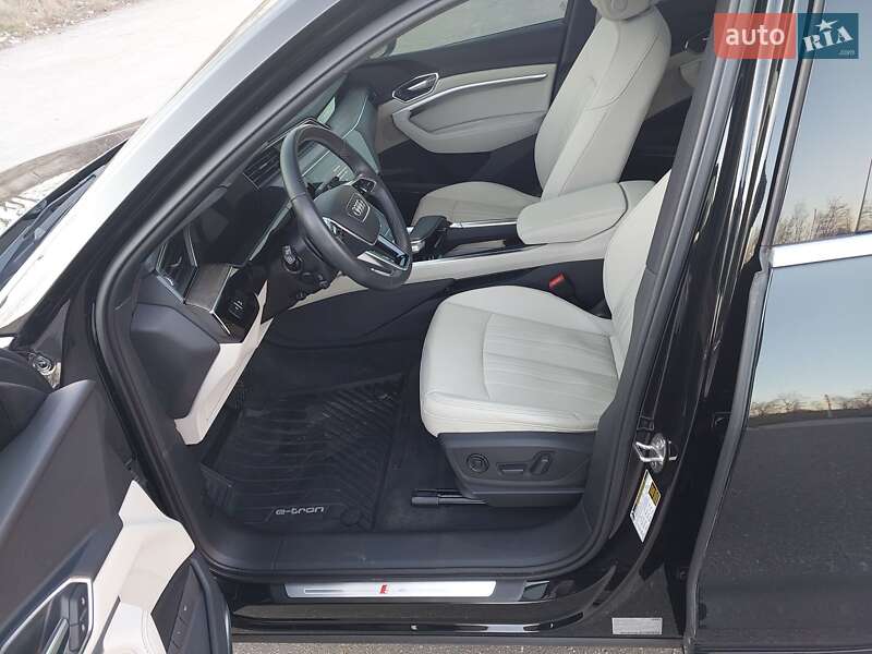 Внедорожник / Кроссовер Audi Q8 Sportback e-tron 2023 в Харькове фото 20 Внедорожник / Кроссовер Audi Q8 Sportback e-tron 2023 в Харькове