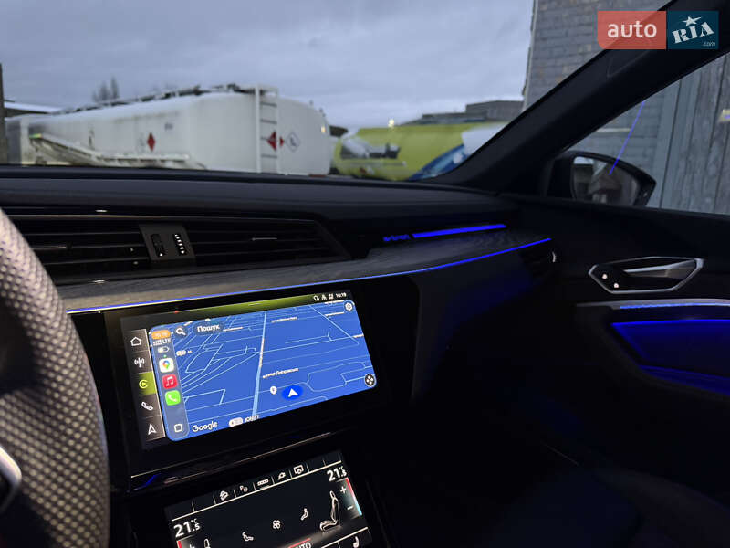 Позашляховик / Кросовер Audi Q8 Sportback e-tron 2023 в Києві