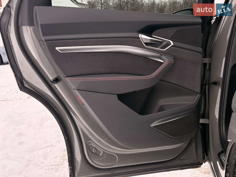 Внедорожник / Кроссовер Audi Q8 Sportback e-tron 2023 в Луцке