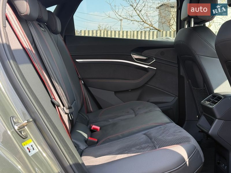 Внедорожник / Кроссовер Audi Q8 Sportback e-tron 2023 в Луцке