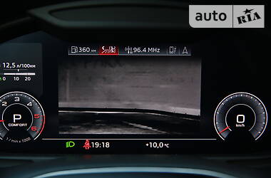 Позашляховик / Кросовер Audi Q8 2018 в 