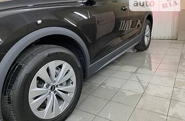 Внедорожник / Кроссовер Audi Q8 2021 в 