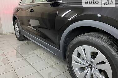 Внедорожник / Кроссовер Audi Q8 2021 в 