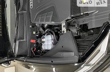 Внедорожник / Кроссовер Audi Q8 2021 в 