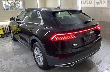 Внедорожник / Кроссовер Audi Q8 2021 в 