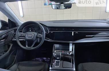 Внедорожник / Кроссовер Audi Q8 2021 в 